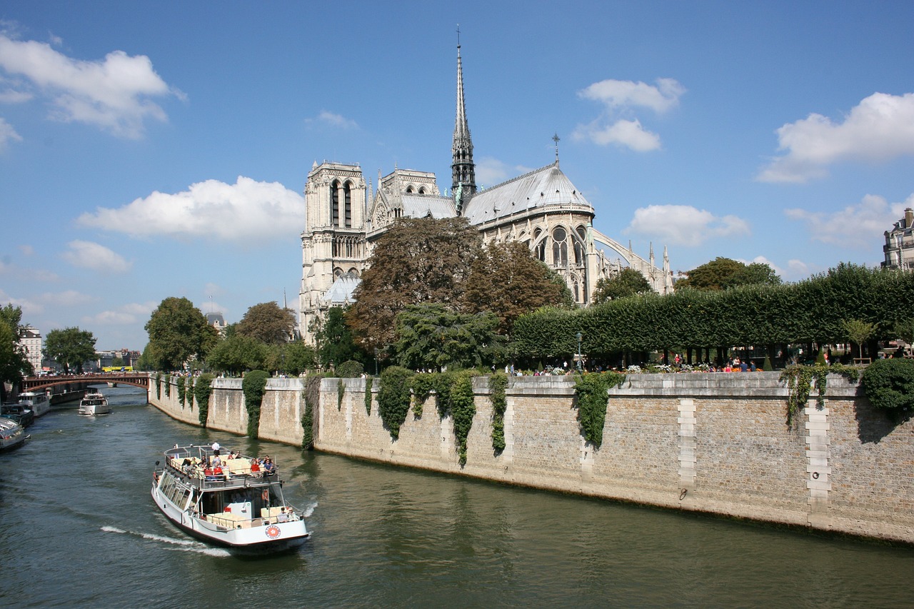 Sena River Tourist Guide